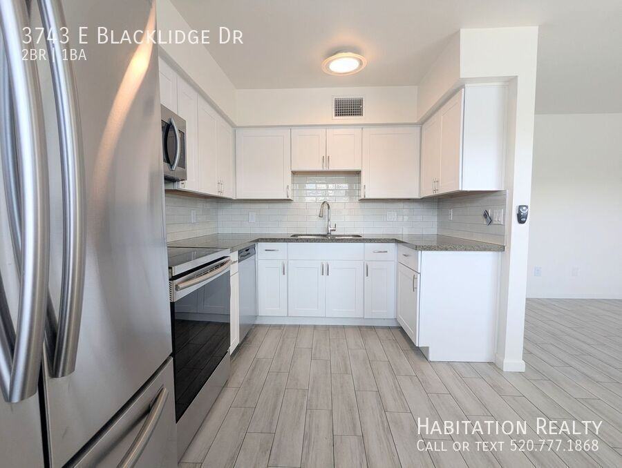 3743 E Blacklidge Dr - Photo 2 of 16