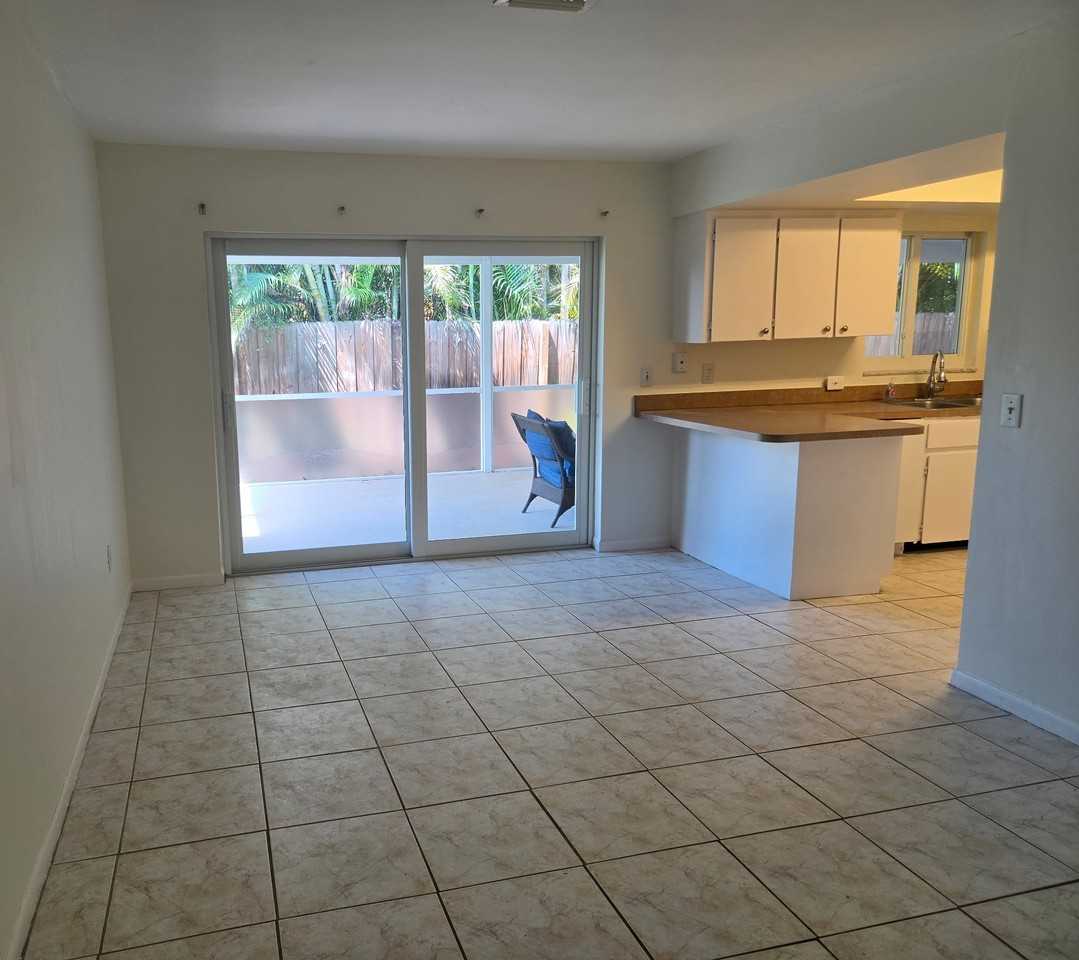 239 W Riverside Dr #NA - Photo 6 of 11