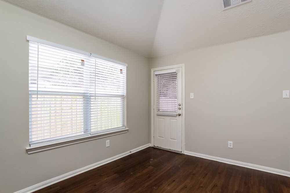 13527 Ambrose St - Photo 5 of 15