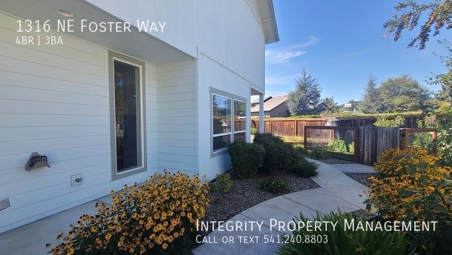 1316 Ne Foster Way - Photo 5 of 28