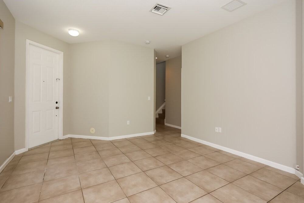 960 Ne 37th Ave - Photo 5 of 17