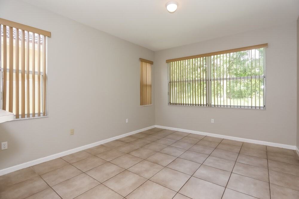 960 Ne 37th Ave - Photo 6 of 17