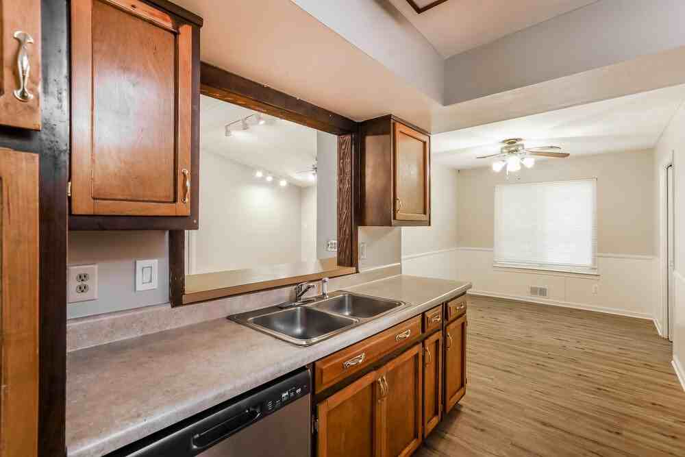 6651 Windwood Cir - Photo 7 of 17