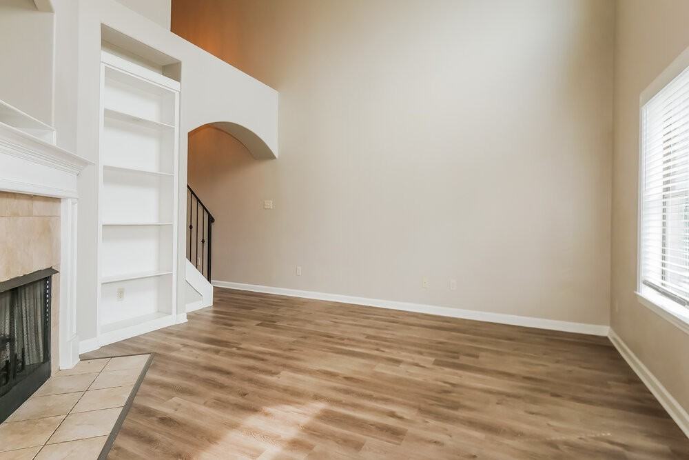 1457 Sawmill Creek Ln - Photo 5 of 17
