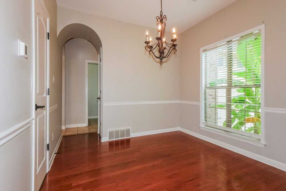 1457 Sawmill Creek Ln - Photo 7 of 17