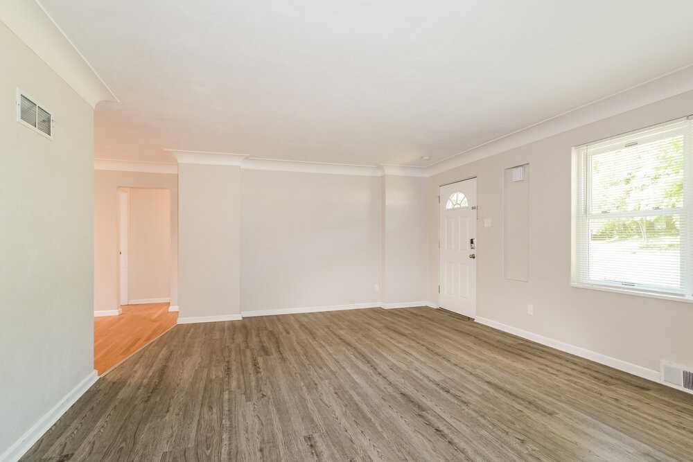 605 Plantmore Dr - Photo 6 of 17