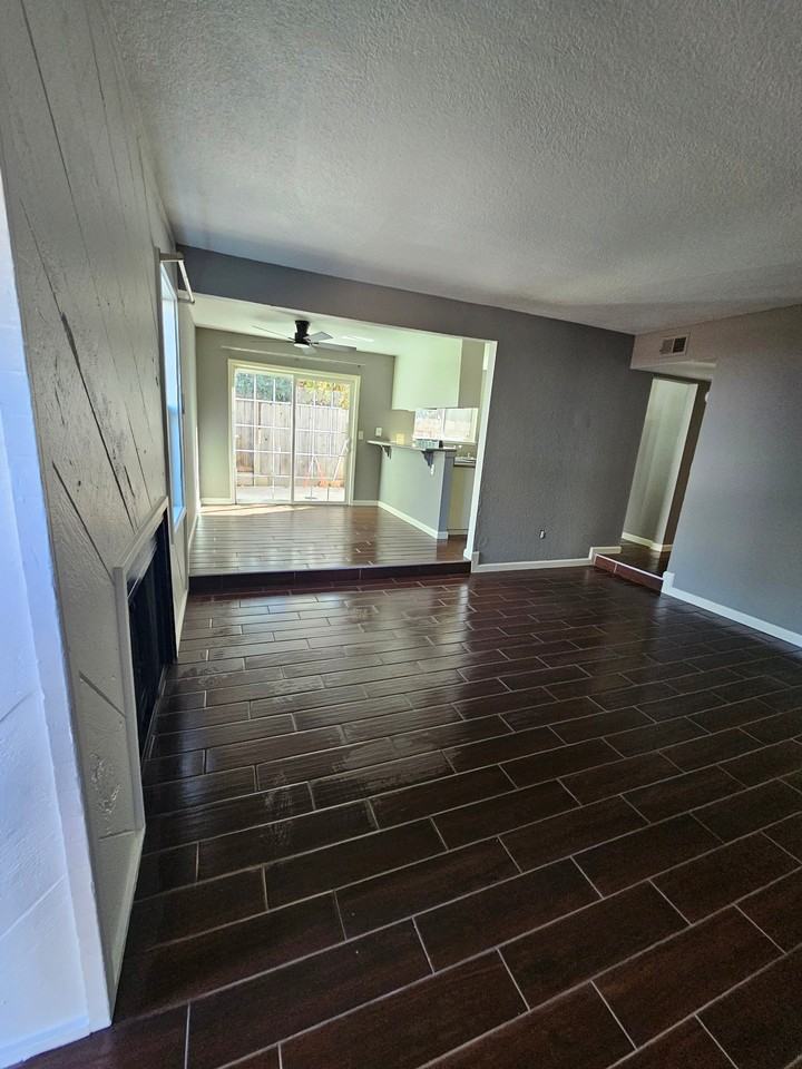2538 Antoine Ct - Photo 5 of 18