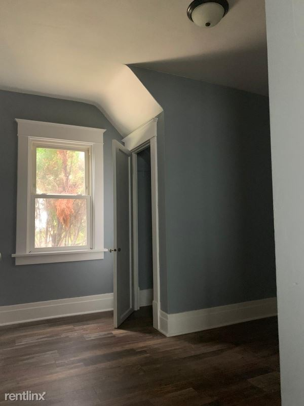 342 Davidson Ave - Photo 5 of 12