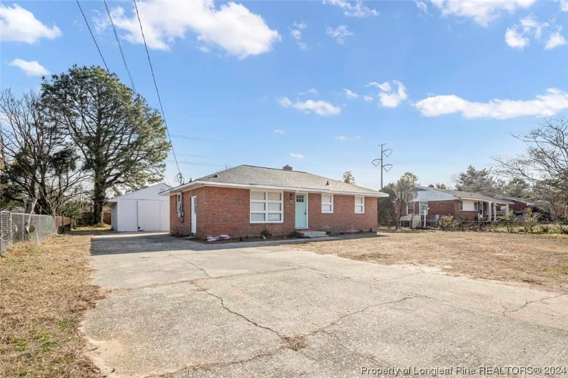 4009 Glenridge Rd - Photo 3 of 34