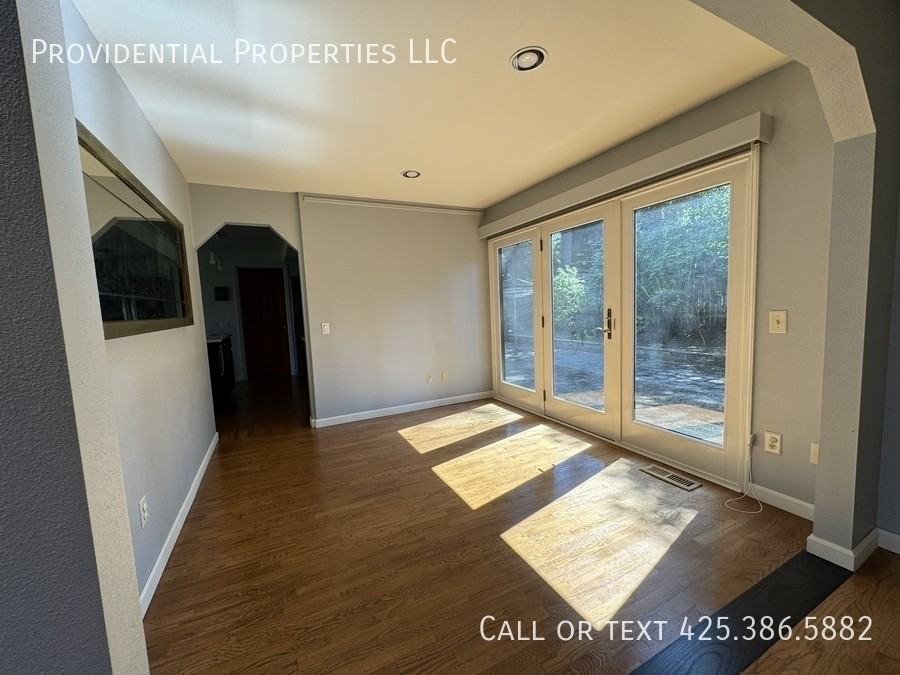 3047 W Lake Sammamish Pkwy Ne - Photo 4 of 43