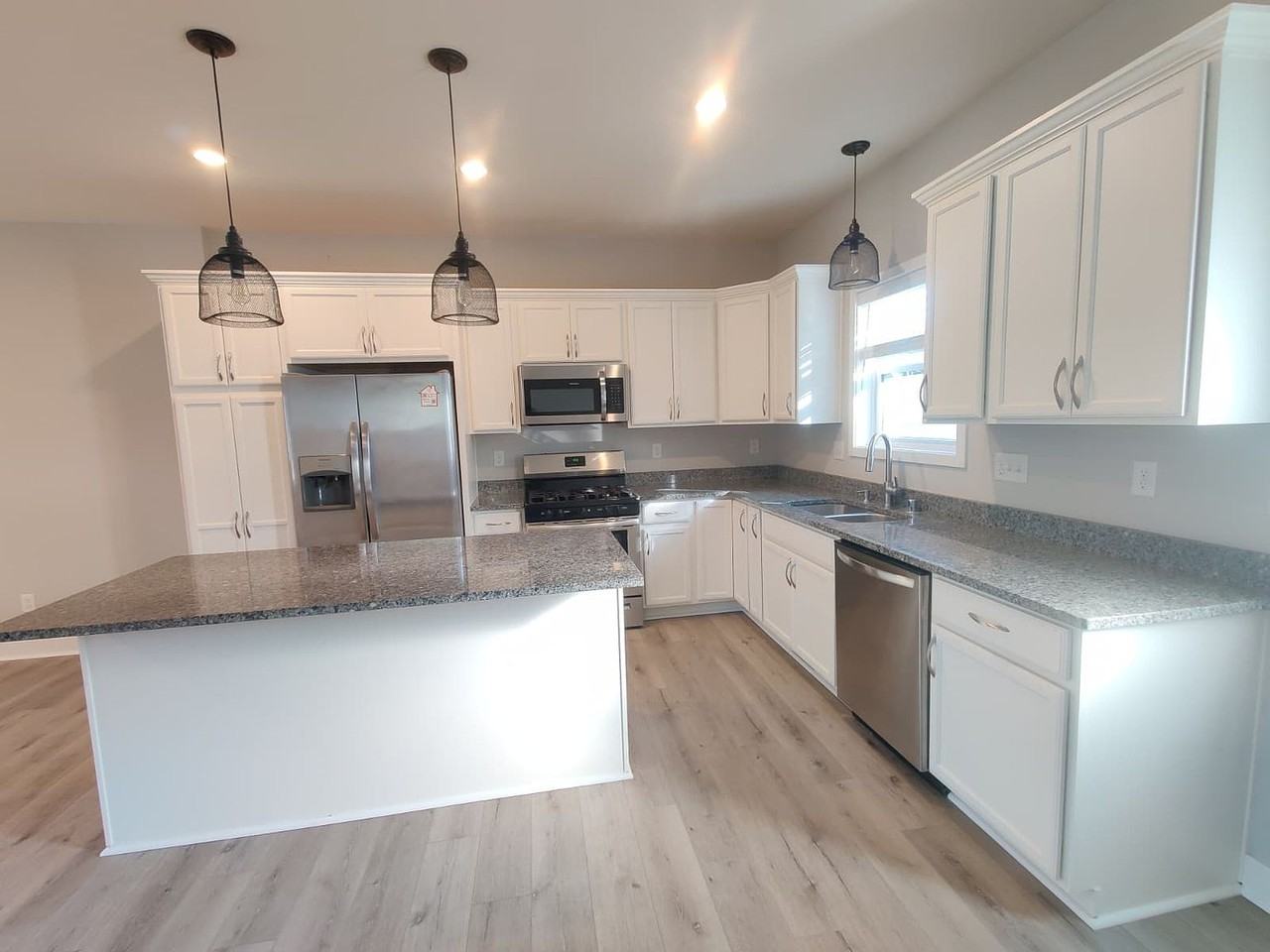 2768 Clover Ridge Dr - Photo 3 of 21
