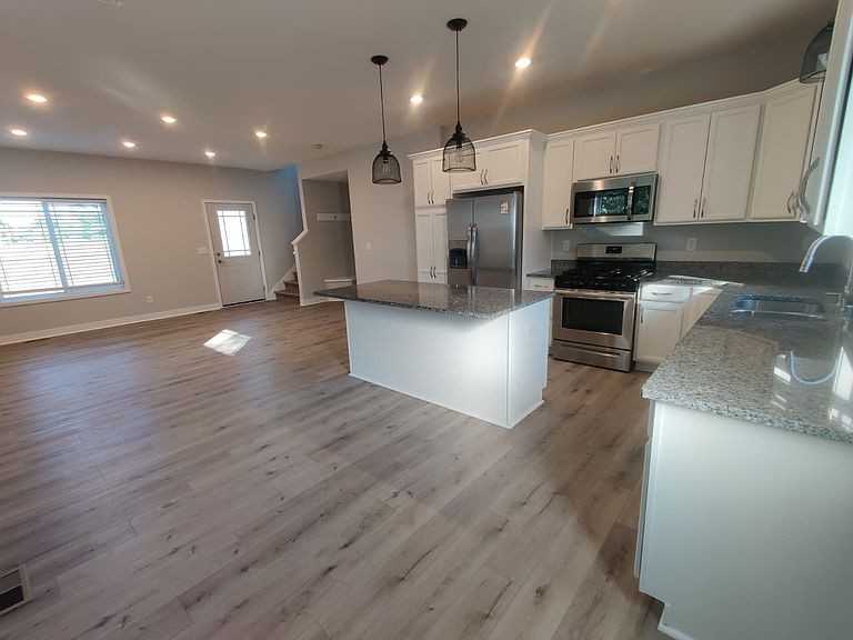 2768 Clover Ridge Dr - Photo 4 of 21