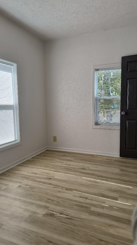 207 E Mechanic St - Photo 6 of 8