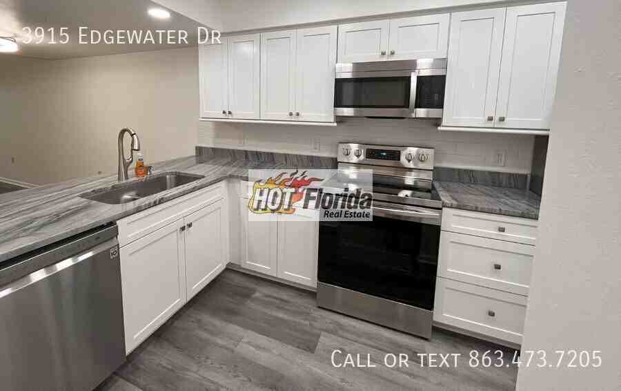 3915 Edgewater Dr - Photo 5 of 28