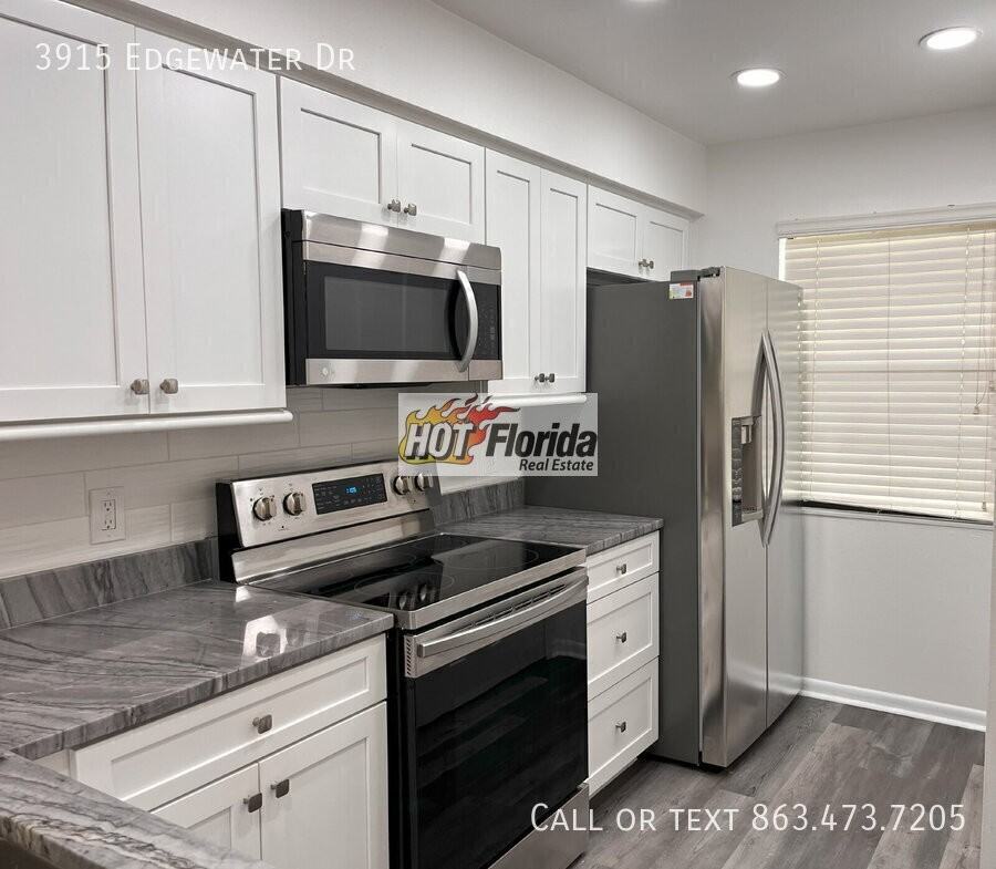 3915 Edgewater Dr - Photo 7 of 28