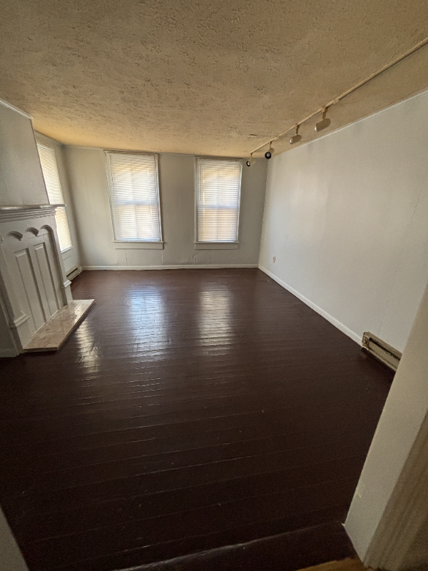 215 S Raleigh St #B - Photo 2 of 9