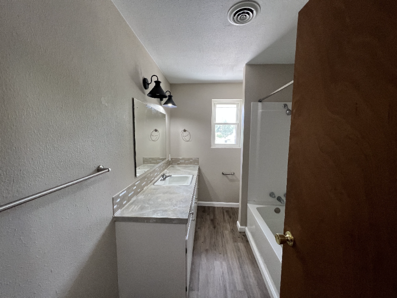 618 N Ohio St - Photo 4 of 9