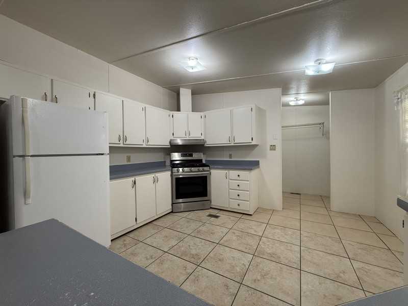 605 N Executive Dr - Photo 6 of 11