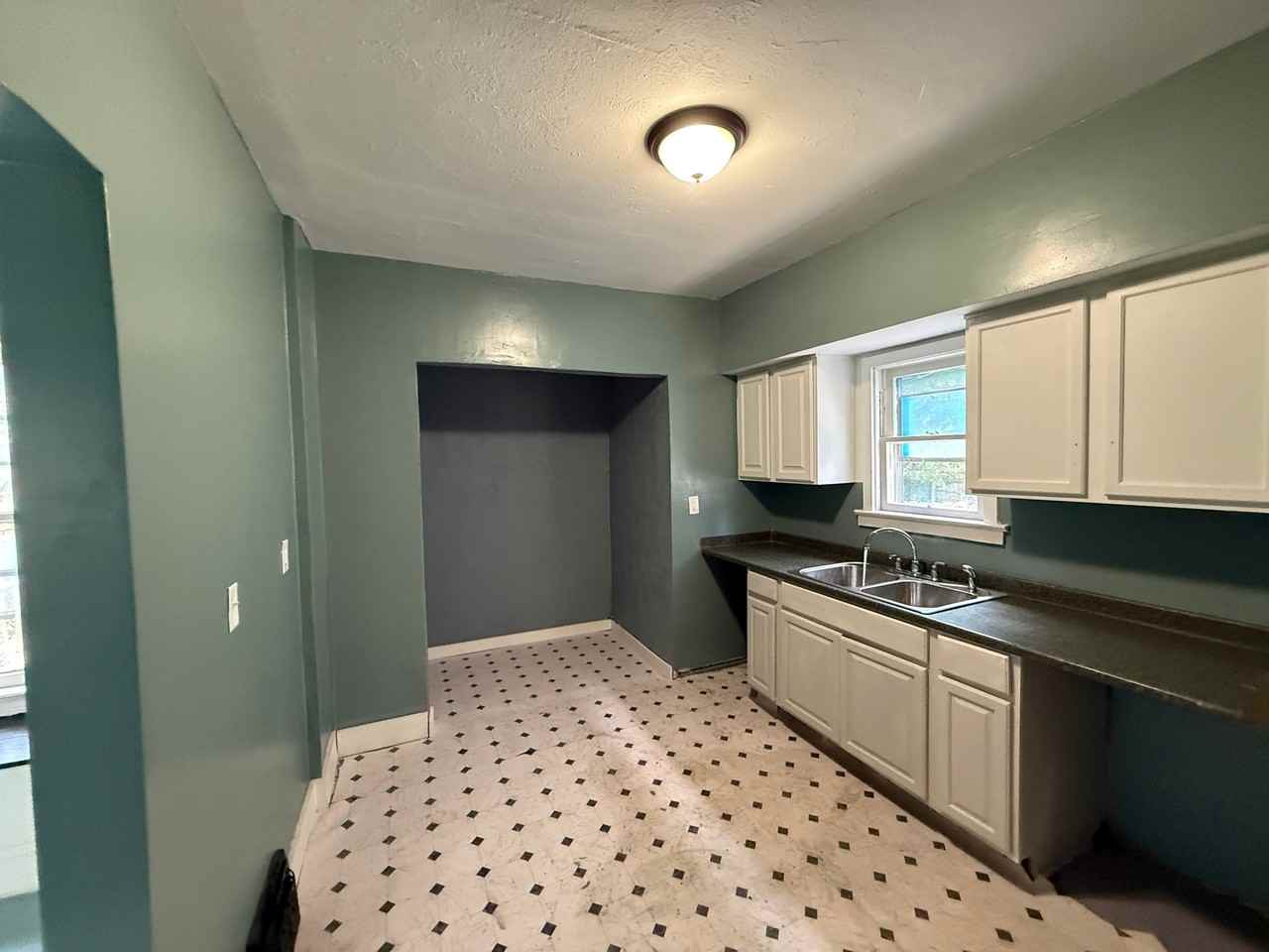 14016 Castalia Ave - Photo 7 of 31