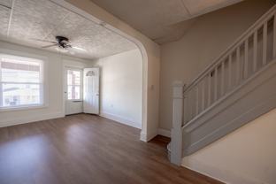 921 W Walnut St - Photo 1 of 1