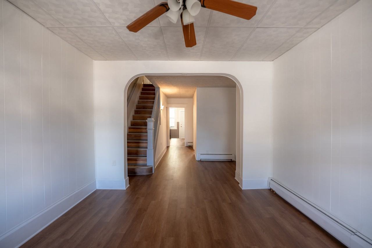 921 W Walnut St - Photo 5 of 18