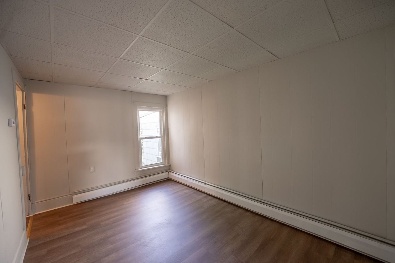 921 W Walnut St - Photo 7 of 18