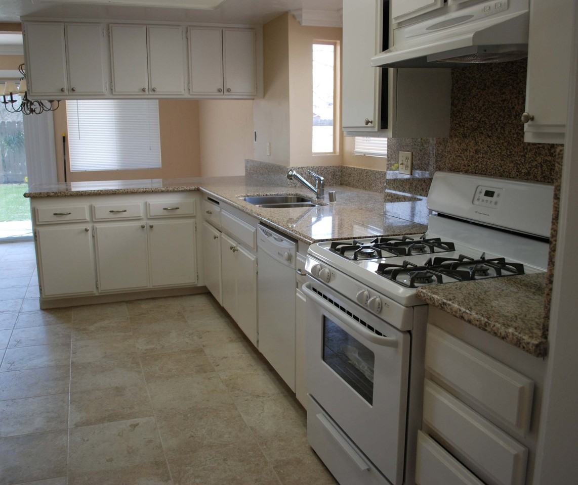1712 Glenview Dr - Photo 3 of 8
