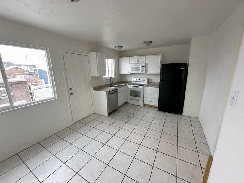 725 Sw #3 - Photo 2 of 10