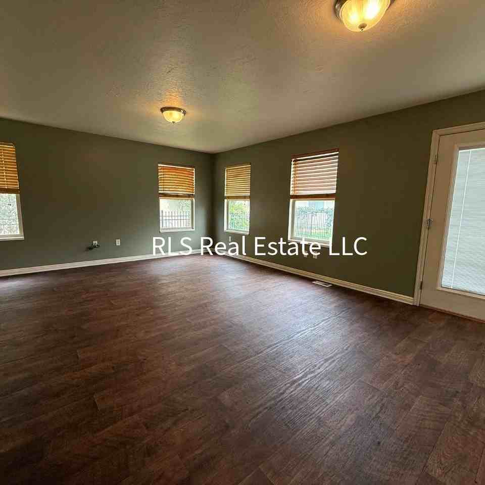 4043 W Cimarron - Photo 3 of 22