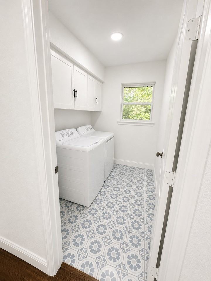 2212 Larry Dr - Photo 3 of 15
