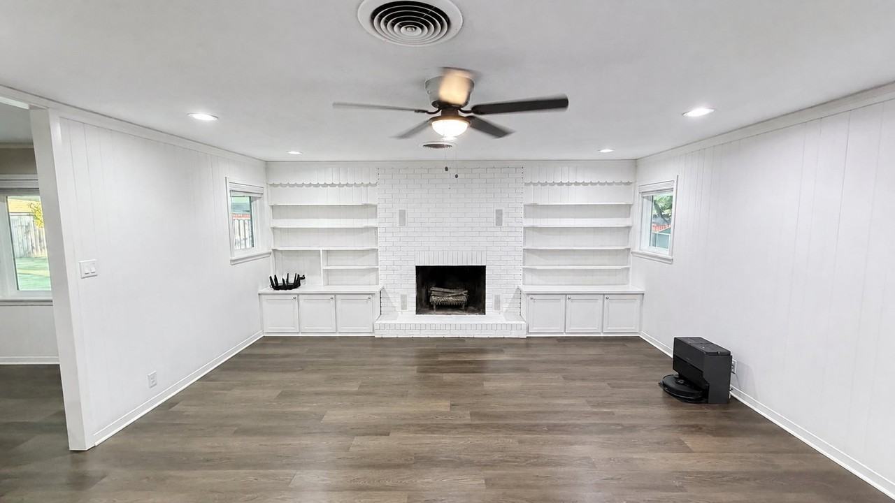 1515 W 19th St - Photo 4 of 10