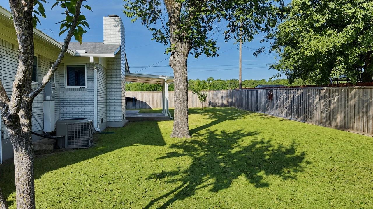 1515 W 19th St - Photo 7 of 10