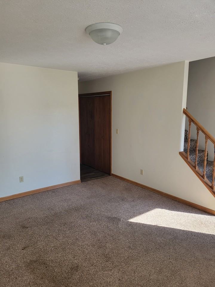 740 Straight Creek Rd - Photo 3 of 19