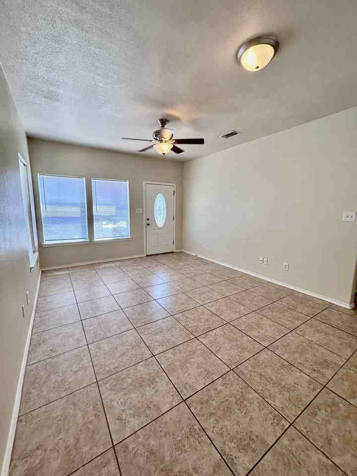 1104 Canyon Edge Dr #B - Photo 3 of 17