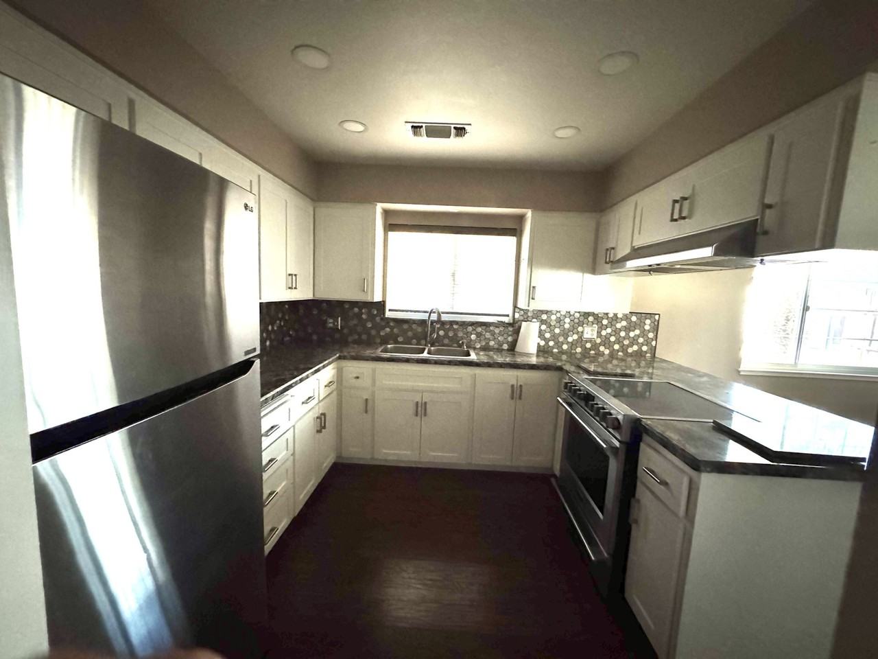 417 E Magnolia Ave - Photo 3 of 13