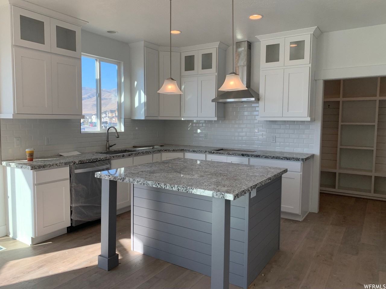 981 W Fairfield Rd - Photo 2 of 5