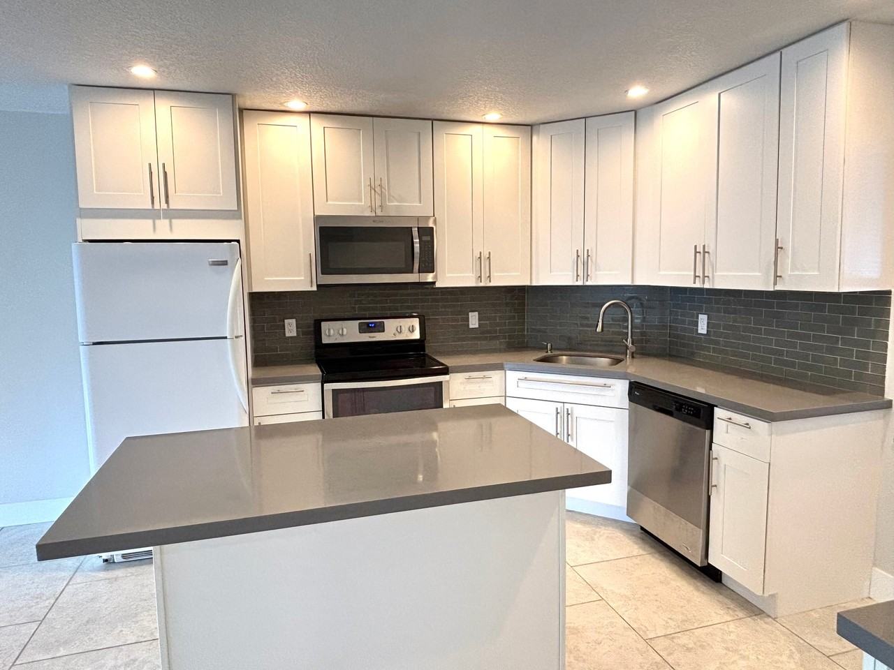 3851 Nw 84th Ave #1A - Photo 7 of 38