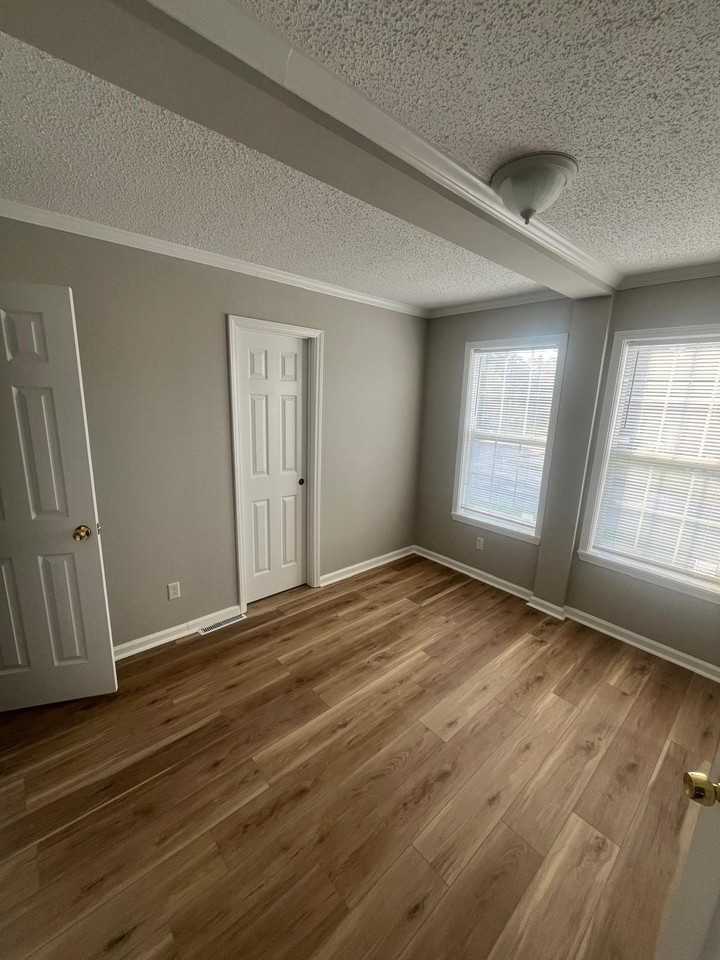 2850 Sanderford Rd - Photo 2 of 5