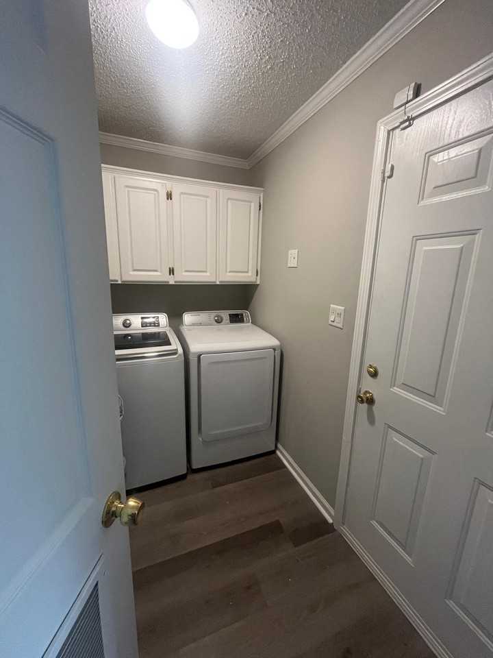 2850 Sanderford Rd - Photo 4 of 5
