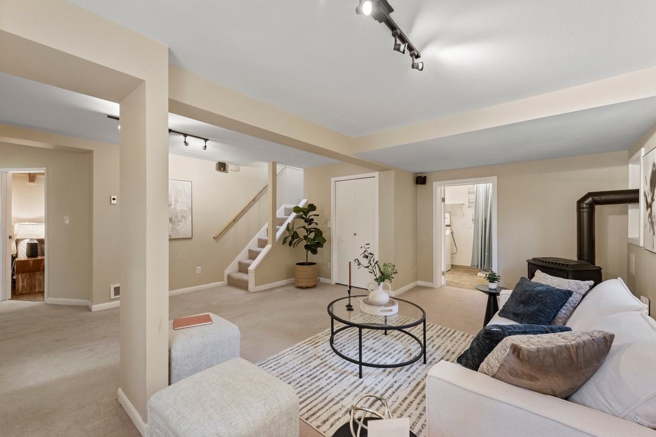 510 N 138th St - Photo 4 of 15
