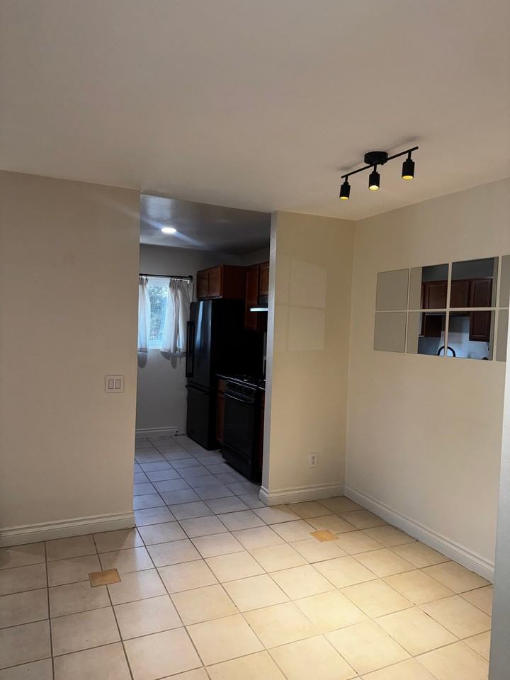 1002 Cabrillo Park Dr #G - Photo 7 of 10