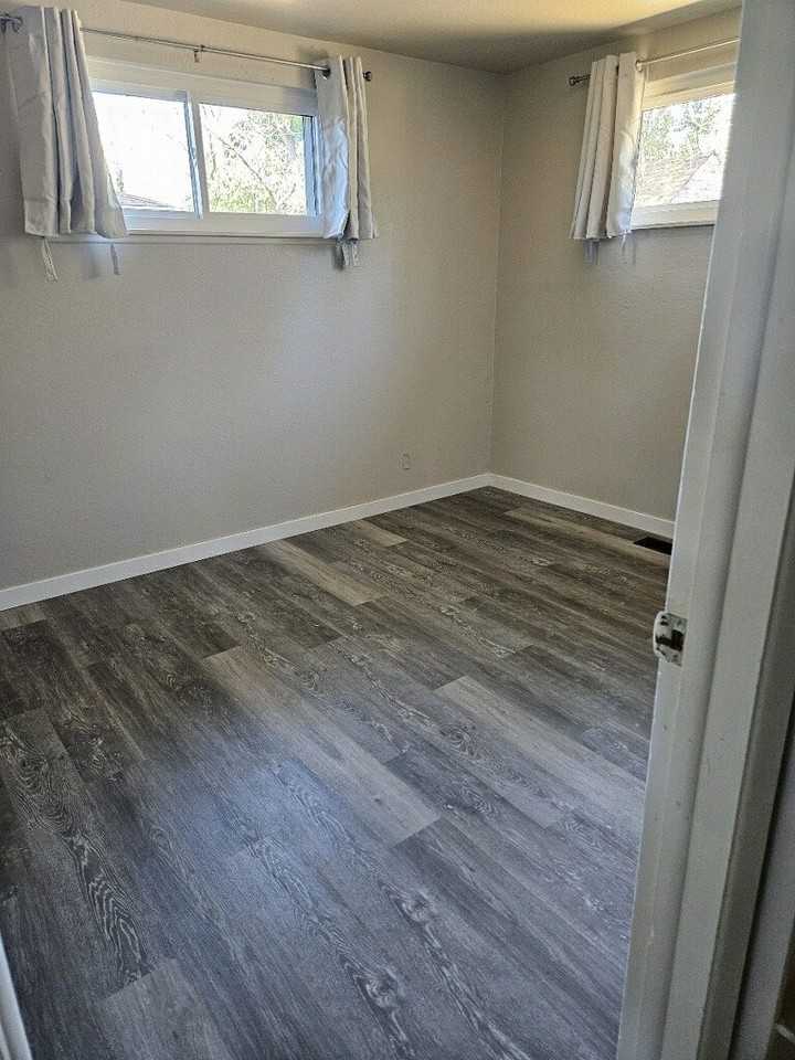 1065 E St #A - Photo 4 of 17