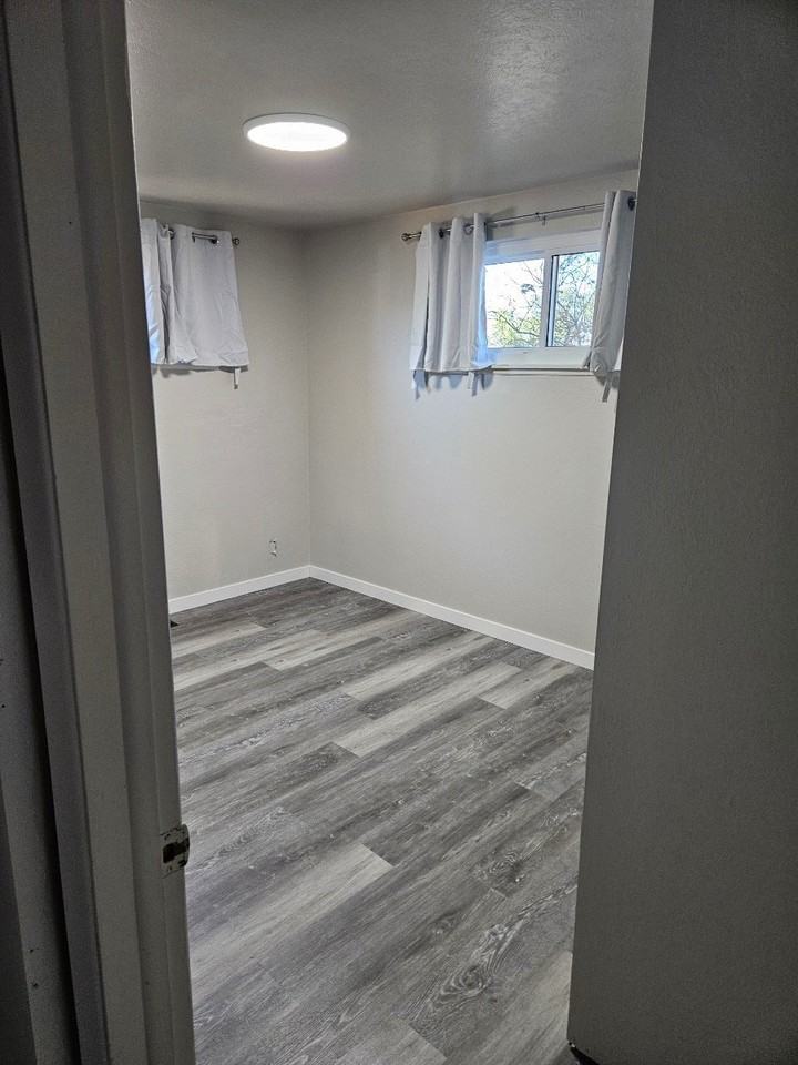 1065 E St #A - Photo 5 of 17