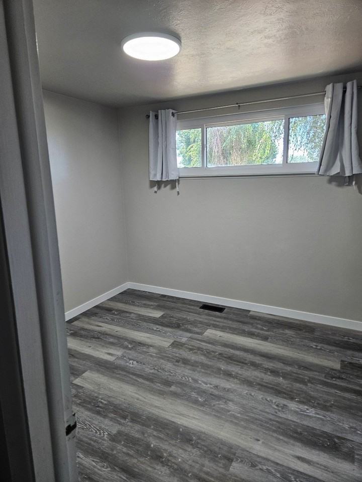 1065 E St #A - Photo 7 of 17