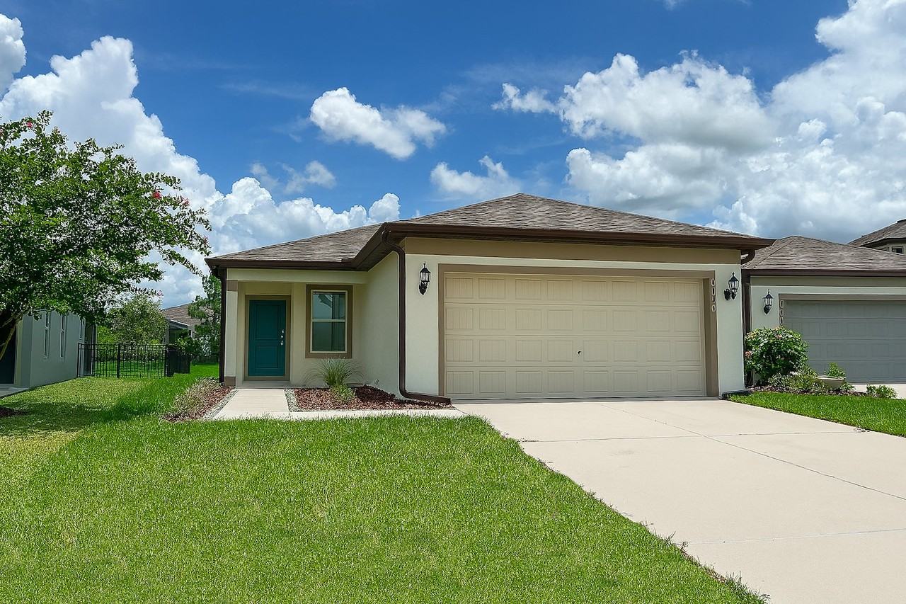 9011 Royal River Cir - Photo 2 of 22