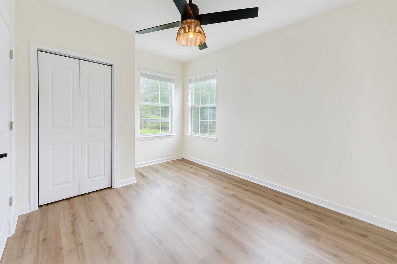 9011 Royal River Cir - Photo 7 of 22
