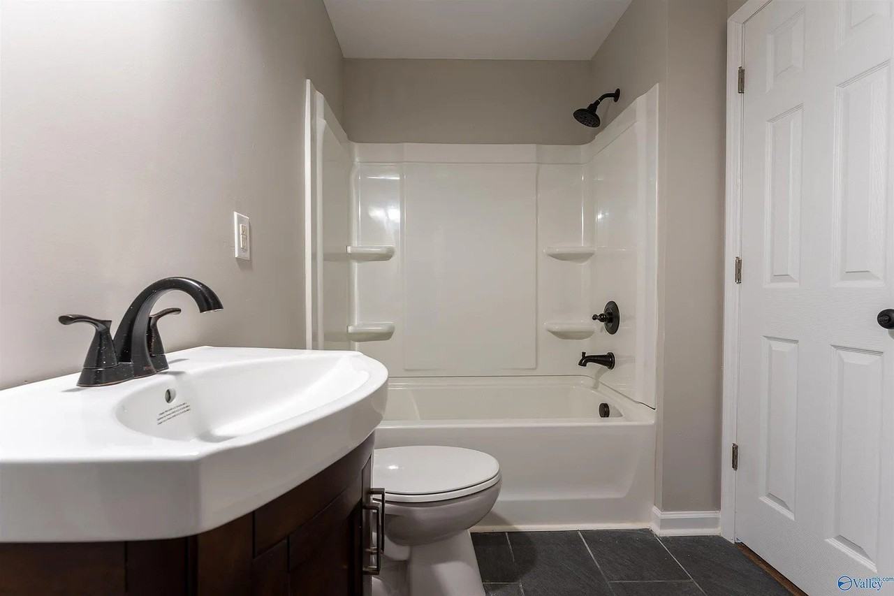 3708 Valleydale Rd Nw - Photo 4 of 19