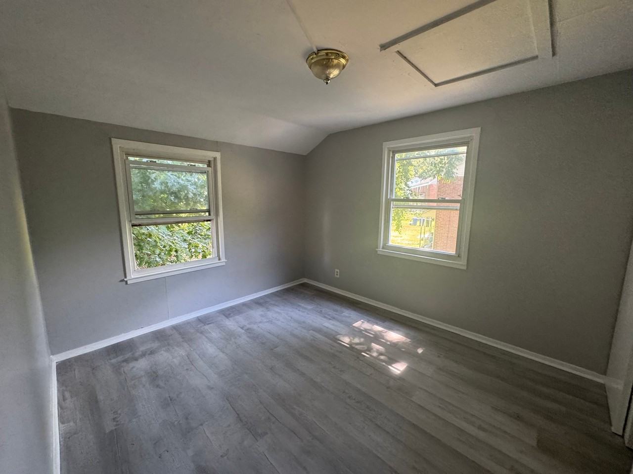 125 Woodlawn Cir - Photo 3 of 4