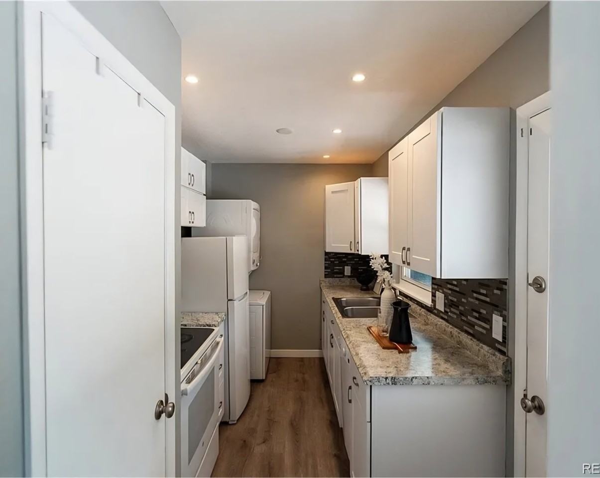 3001 S Forest St - Photo 3 of 10