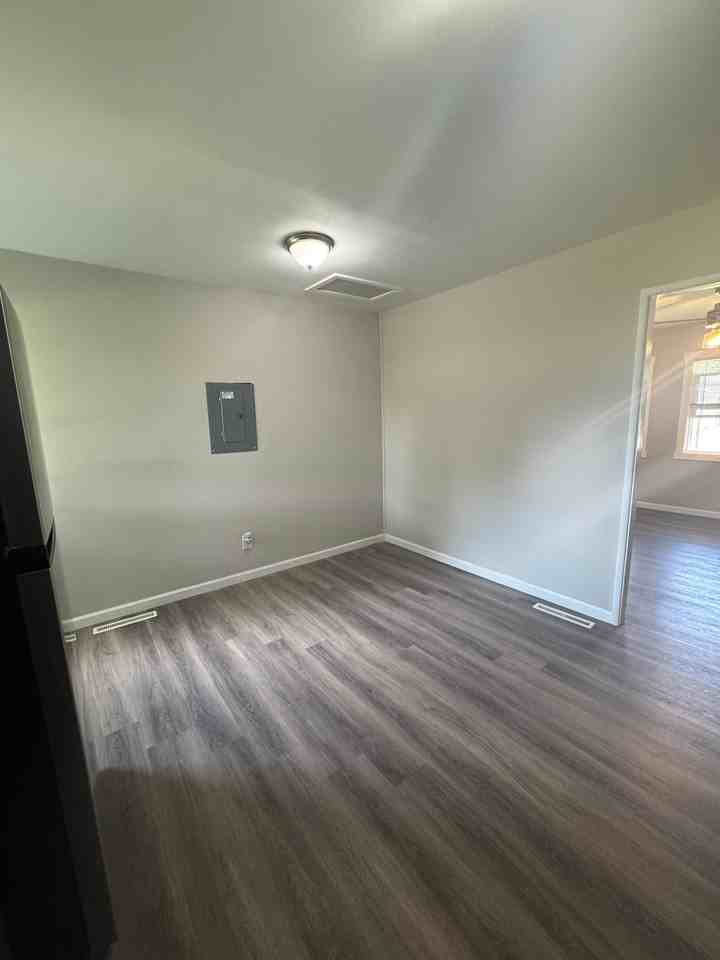 2200 Glen Dr - Photo 4 of 16